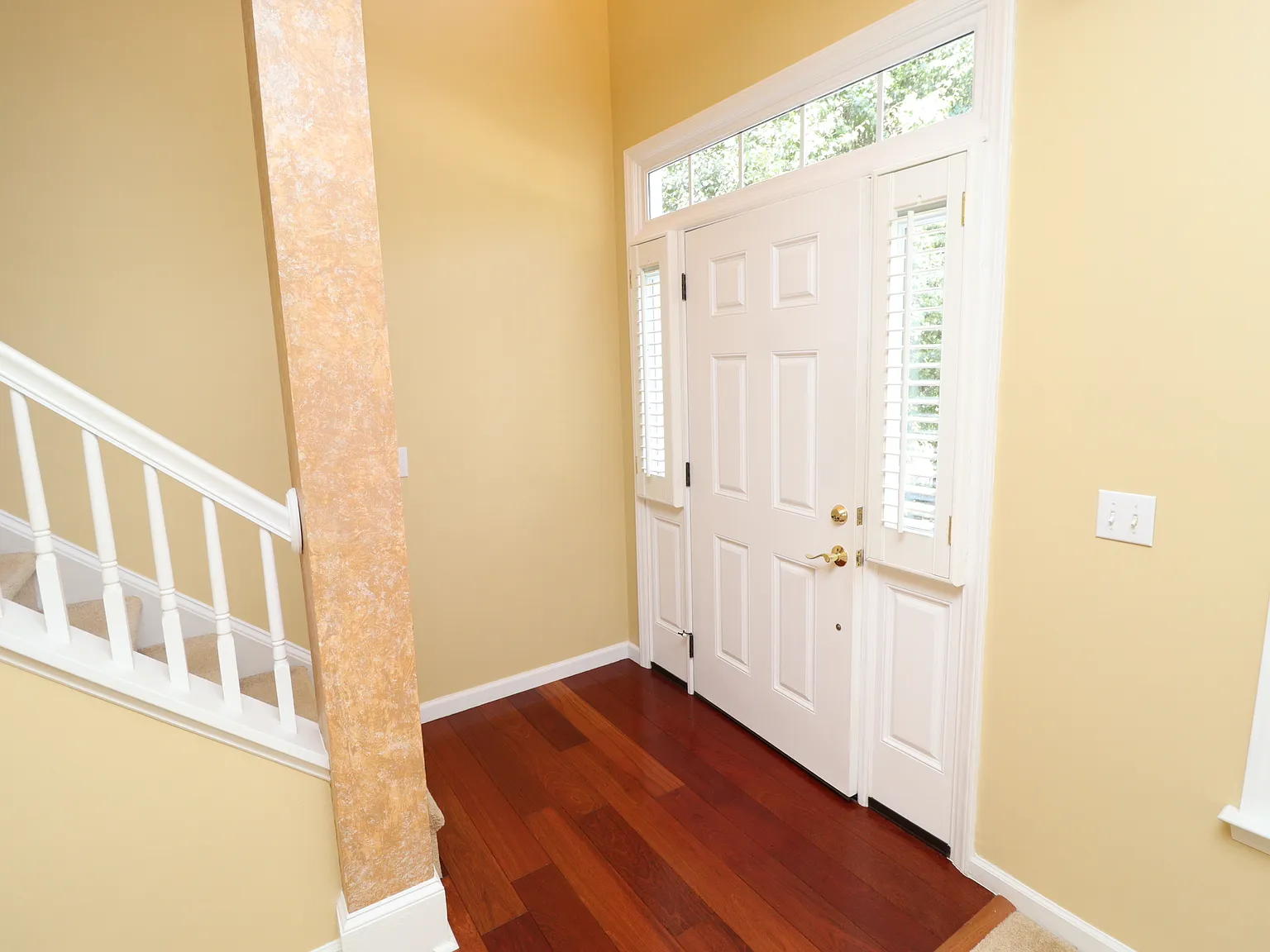 Inviting Pinecrest Home Available Immediately — Photo 2