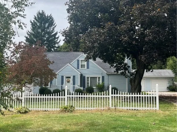 1342 Greensburg Rd, Uniontown, OH 44685