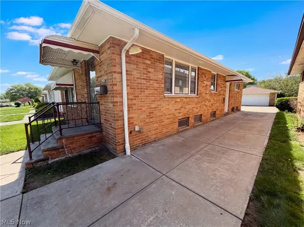 13606 Carpenter Rd, Garfield Heights, OH 44125