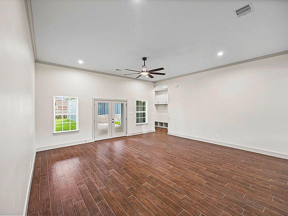 5th image of 5300 Hemlock Dr