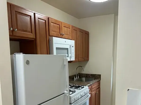 2662 W 2nd St APT 3D, Brooklyn, NY 11223