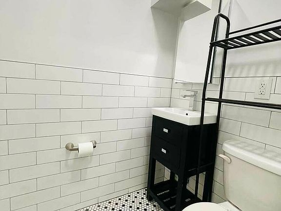 5th image of 204 E 32nd St #4RE