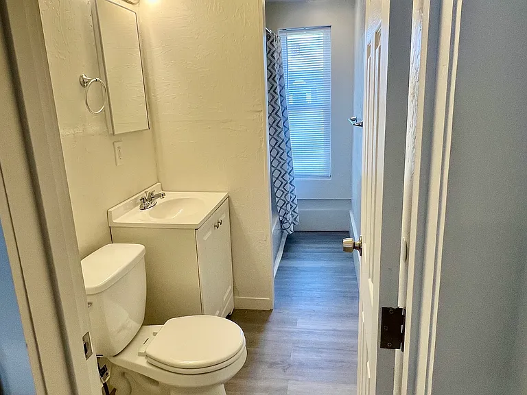 31 Russell St #3R — Photo 7