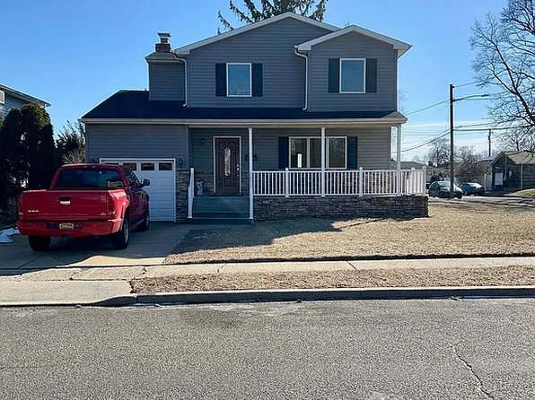 2810 Genesee St, Bellmore, NY 11710