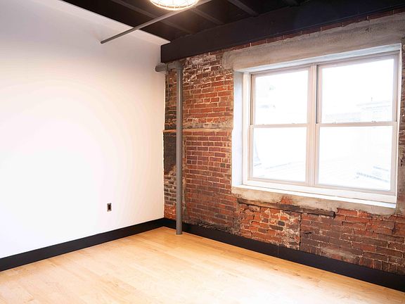 5th image of 1328 Crease St #2