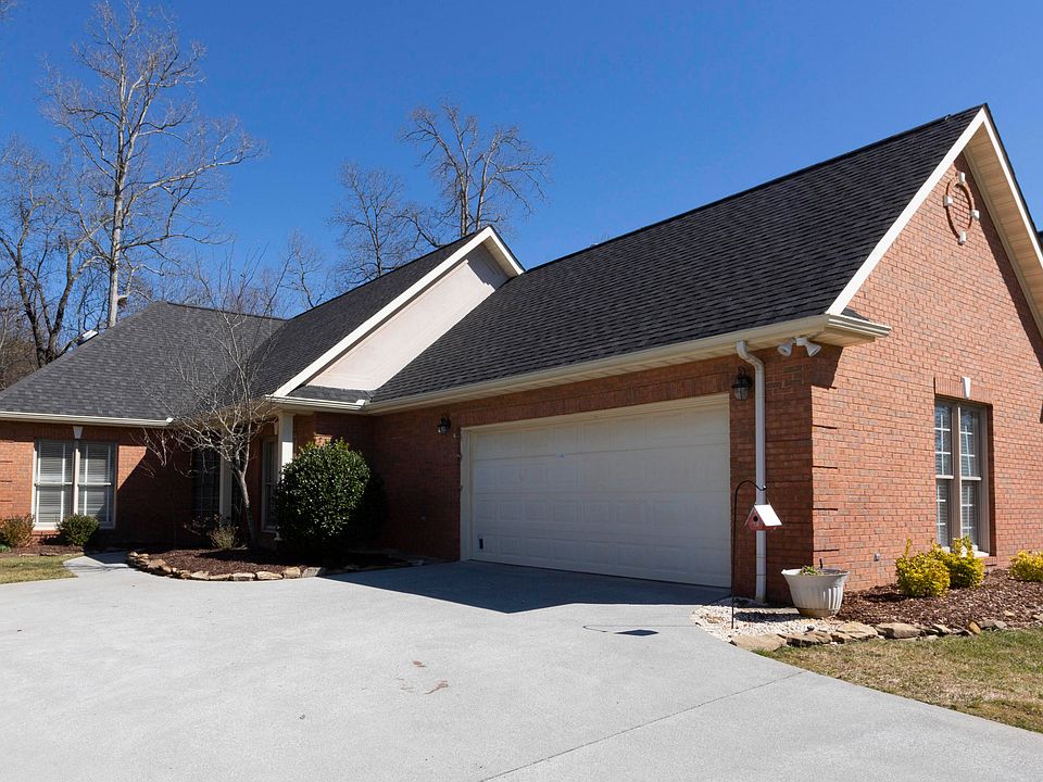 1st image of 150 Valley View Dr