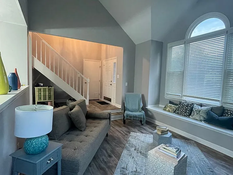 1022 Stillmeadows Ct — Photo 6