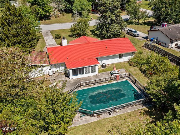 3rd image of 115 Palmetta Dr