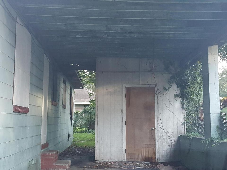2nd image of 1586 W 35th St
