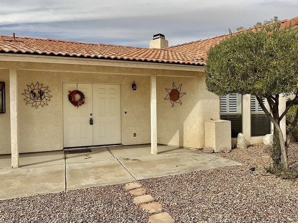 3 bed, 2.0 bath, 1358 sqft, $1,700 — Photo 2
