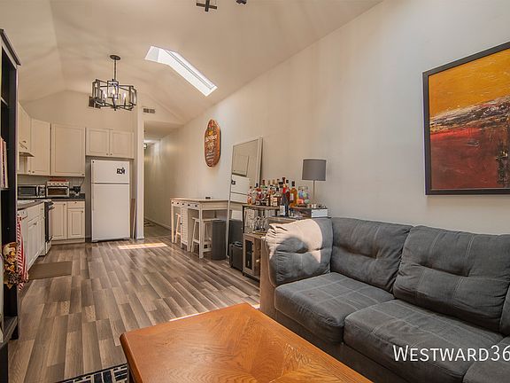 3rd image of 938 W Willow St #2