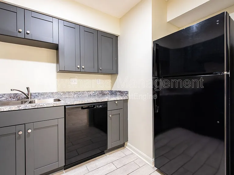 114 E Florence Ave #21 — Photo 9