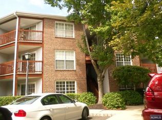 1439 Teresa Dr #7215, Fort Lee, NJ 07024