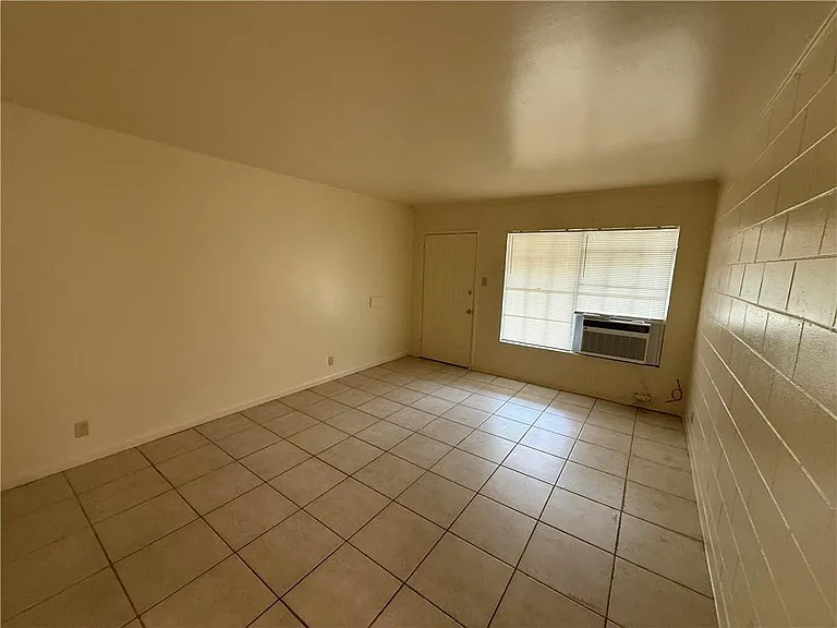 728 Bankhead Pl — Photo 3