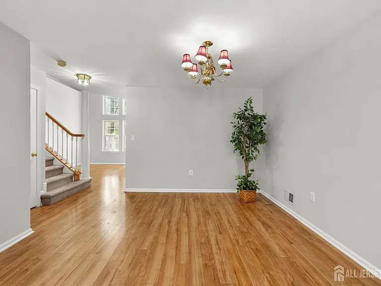 16 Lee Ct #405 — Photo 23