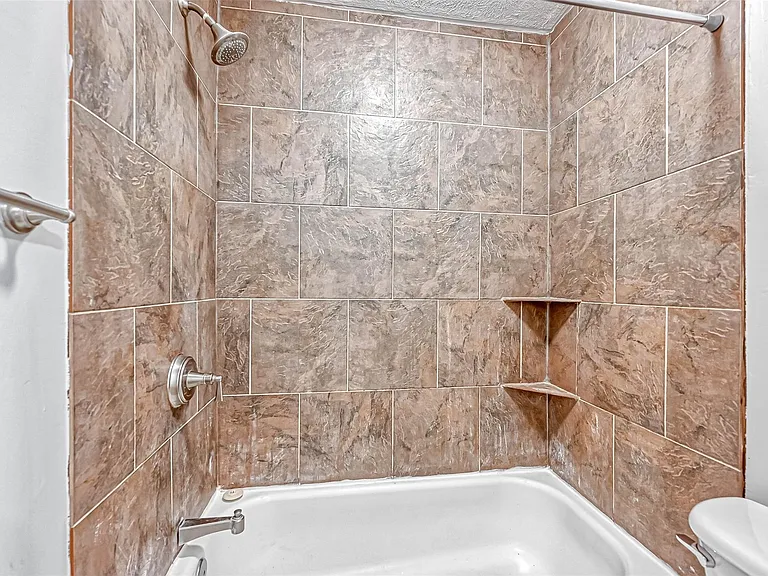 2235 Sentinal Oaks St — Photo 24