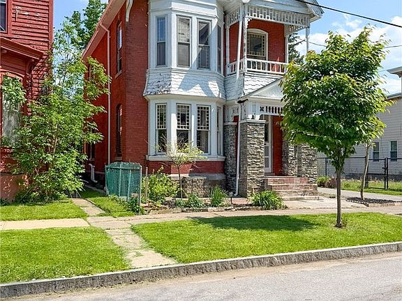 2nd image of 1129 Summit Pl