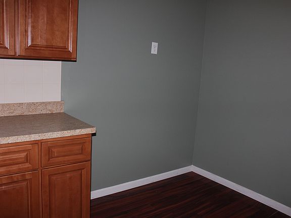 Eat-in kitchen
