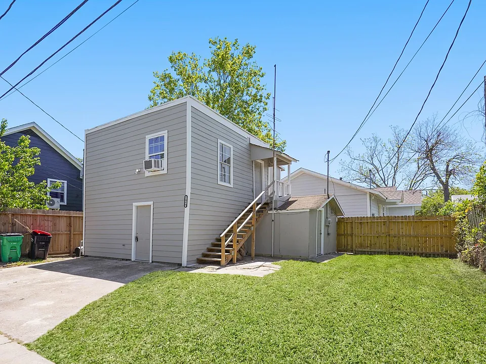 3106 1/2 Michigan St #B