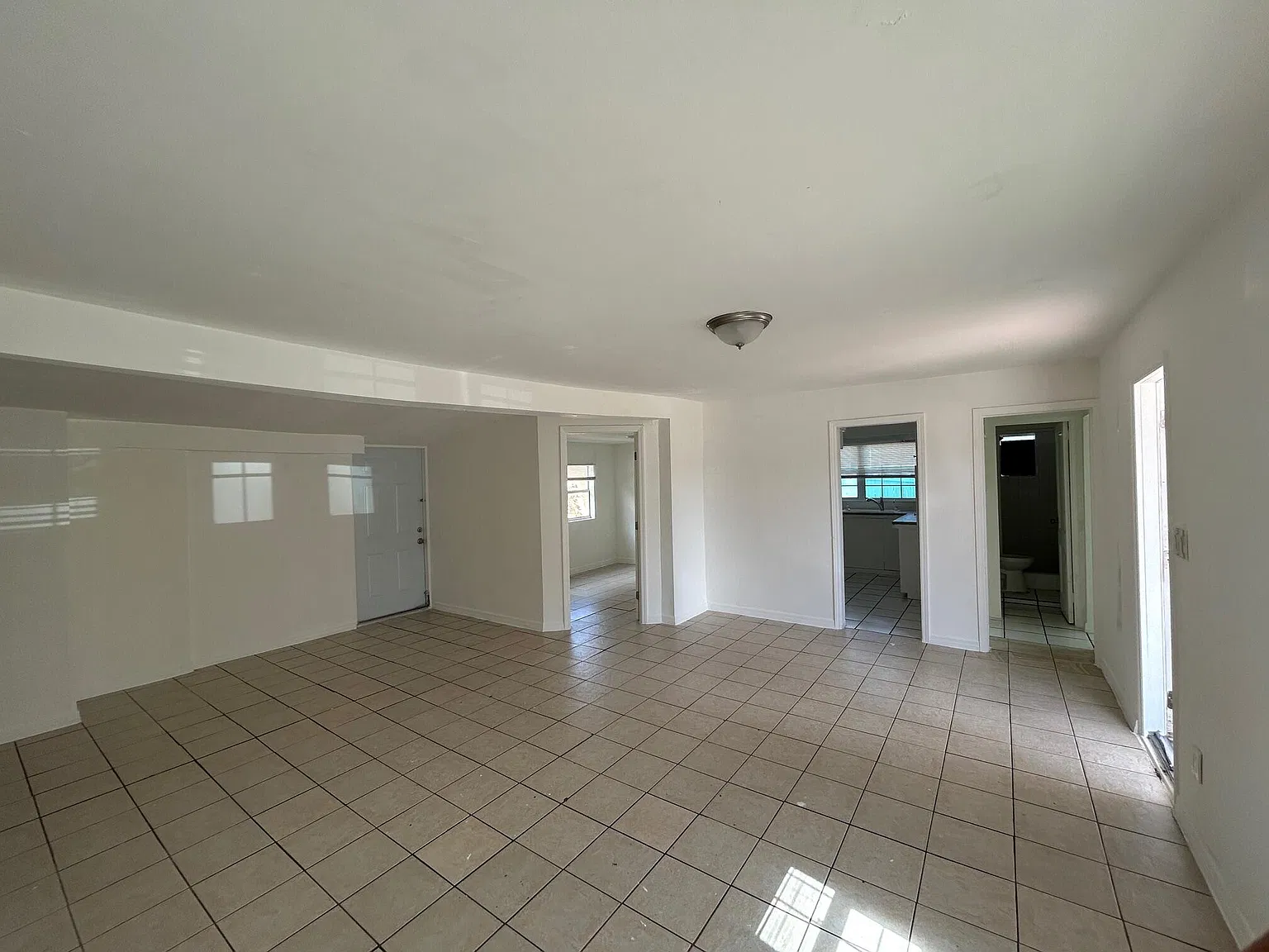 2 bed, 1.0 bath, 750 sqft, $1,600 — Photo 3