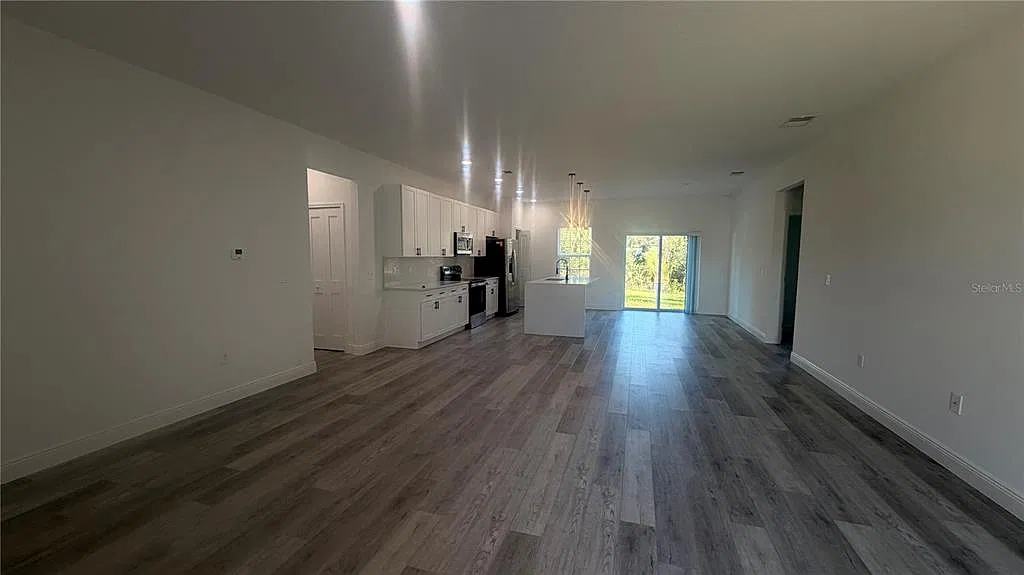 4 bed, 2.0 bath, 1792 sqft, $1,950 — Photo 3