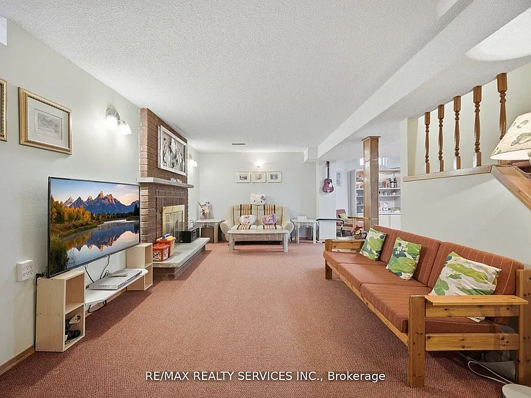 62 Fernbrook Cres — Photo 38