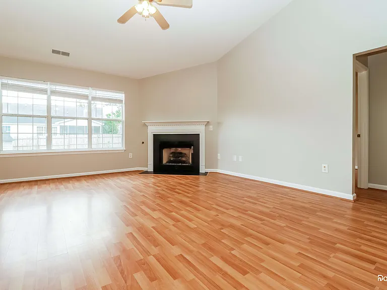 448 Cabrill Dr — Photo 3