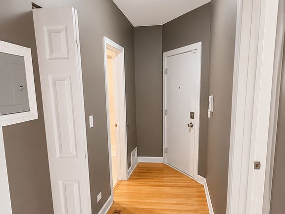 5th image of 2107 N Pulaski Rd APT 1N
