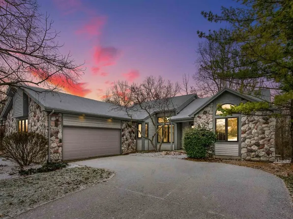 2530 Meadows Park Way, Fort Wayne, IN 46825