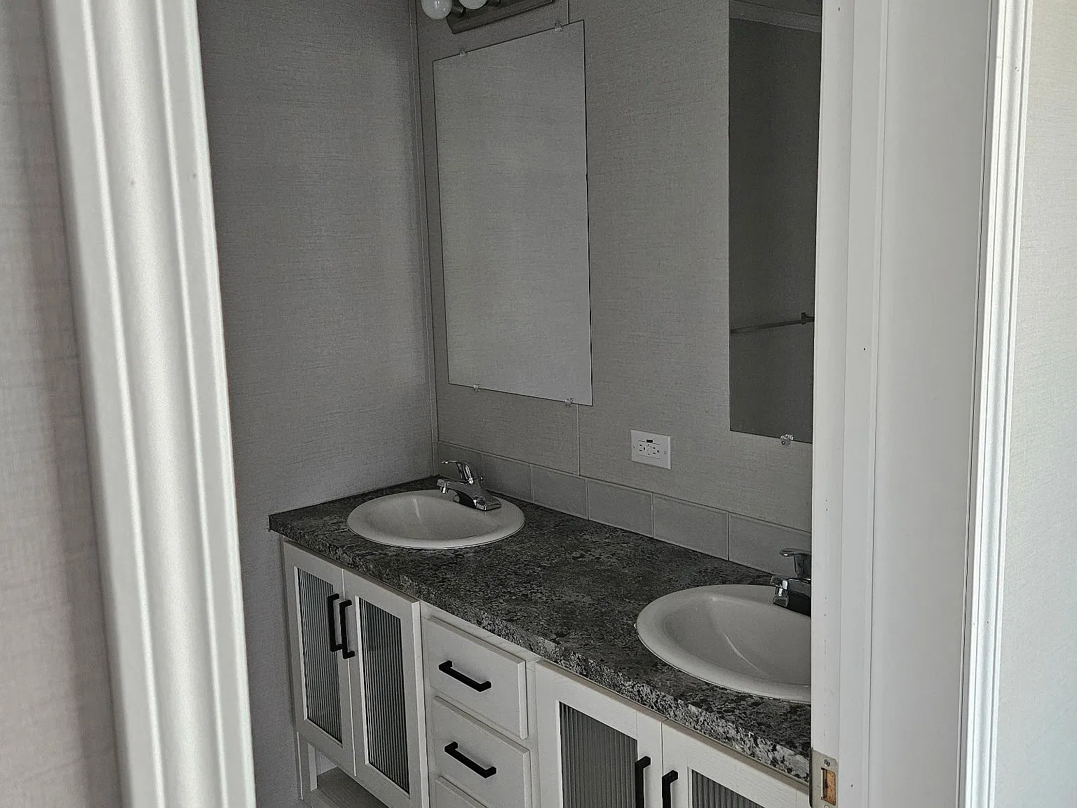 3 bed, 1700 sqft, $1,700 — Photo 2