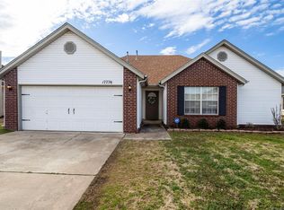 17776 S Santa Fe Pl W, Mounds, OK 74047