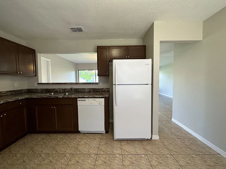 707 Wedge Ln — Photo 7