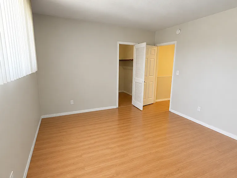 17041 Roscoe Blvd #3 — Photo 4