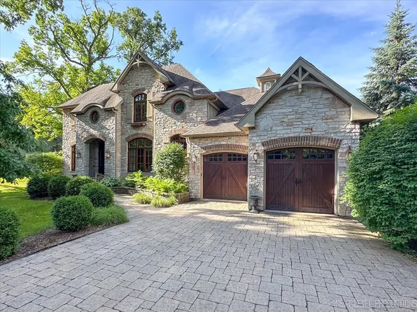 28W551 Woodland Rd, Warrenville, IL 60555