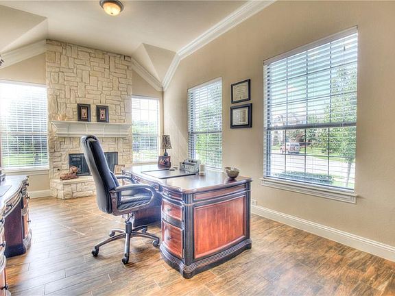 5th image of 308 Creekhaven Ct