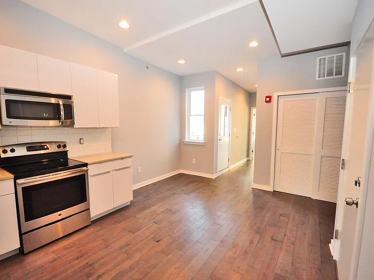 4049 Spring Garden St #2 — Photo 5
