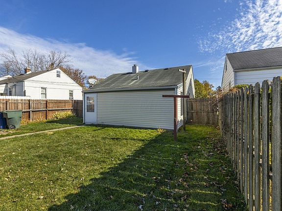 3rd image of 2673 Azelda St