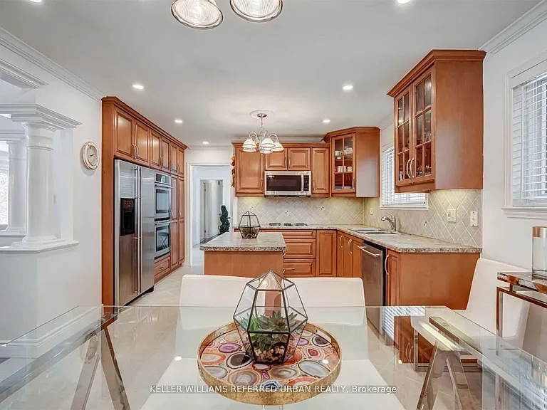 135 Jennifer Cres — Photo 12