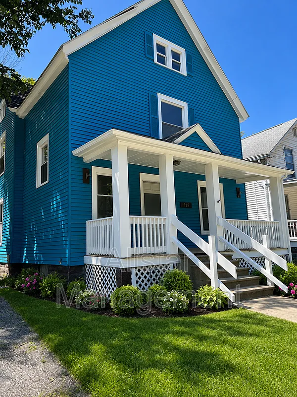 4 bed, 3.0 bath, 2440 sqft, $1,800 — Photo 1