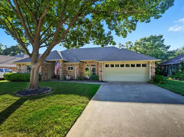 2023 Harwell St, Grapevine, TX 76051