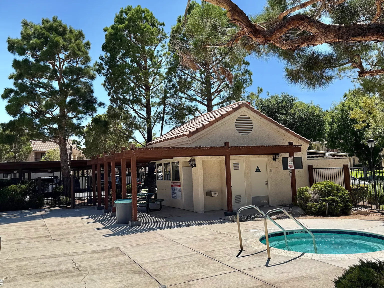 2 bed, 853 sqft, $1,900 — Photo 4