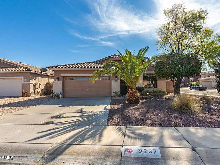 9237 W Irma Ln — Photo 2