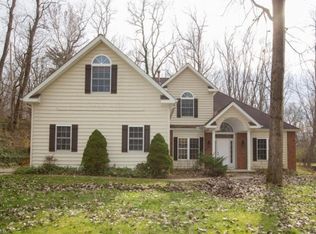 7639 Lewis Rd, Olmsted Falls, OH 44138