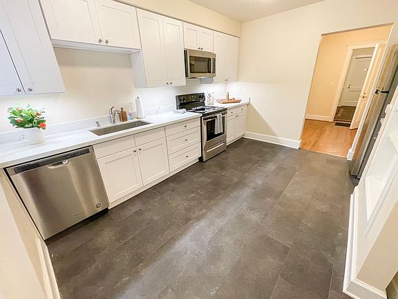 3rd image of 931 11th Ave E #F