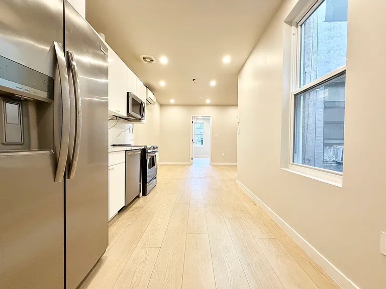 1642 Putnam Ave #3G — Photo 5