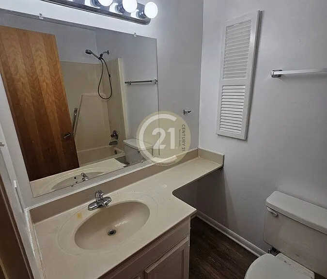 405 32nd St #203 — Photo 11
