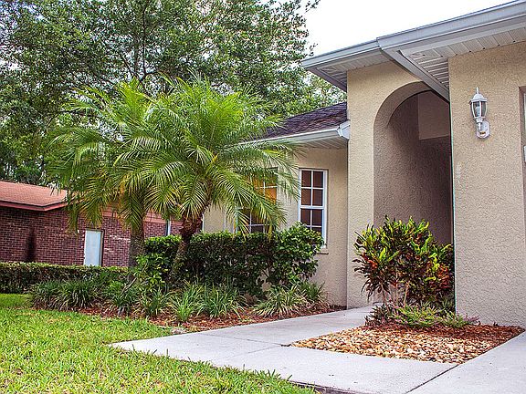 2nd image of 16207 Yaupon Pl