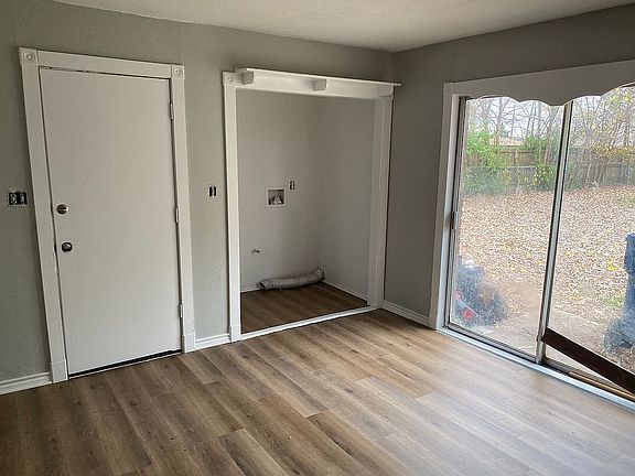 4th image of 104 SE 12th St