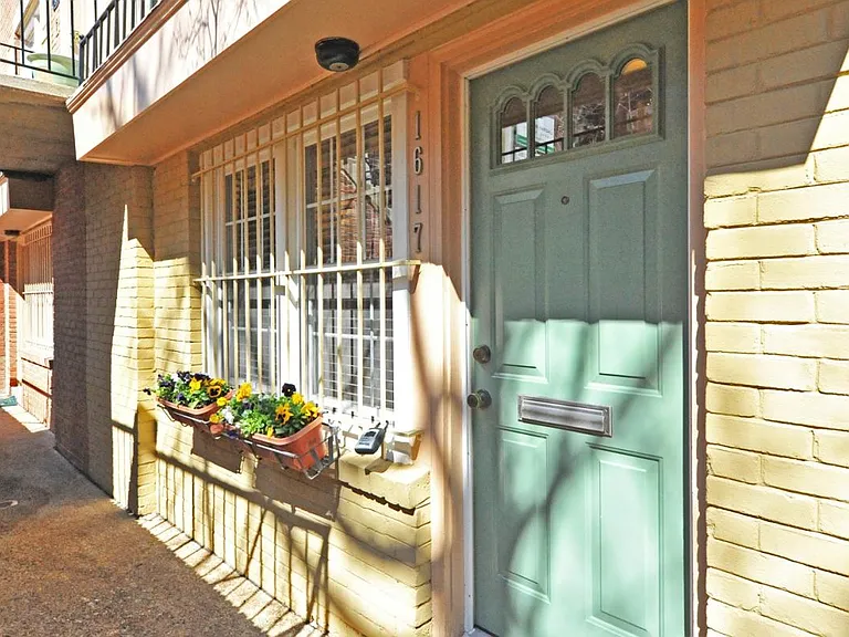 1617 Corcoran St NW — Photo 17