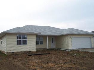 1529 Nathaniel Dr, Lebanon, MO 65536